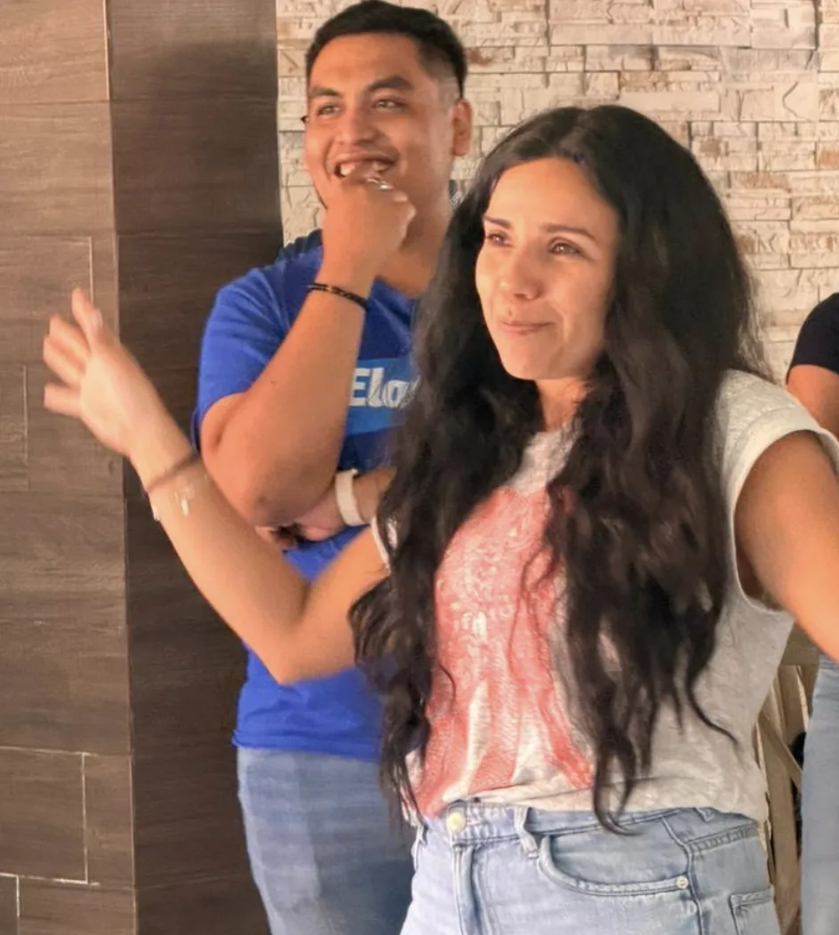 Participantes celebran durante una actividad de team building de TEAMS en Guadalajara